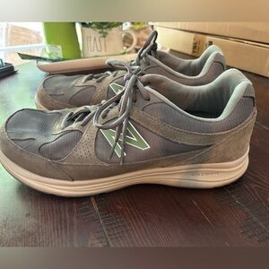New Balance Sneakers Mens 877 V1 Walking Shoe, Grey,‎ 13 Wide 4E MW877GT